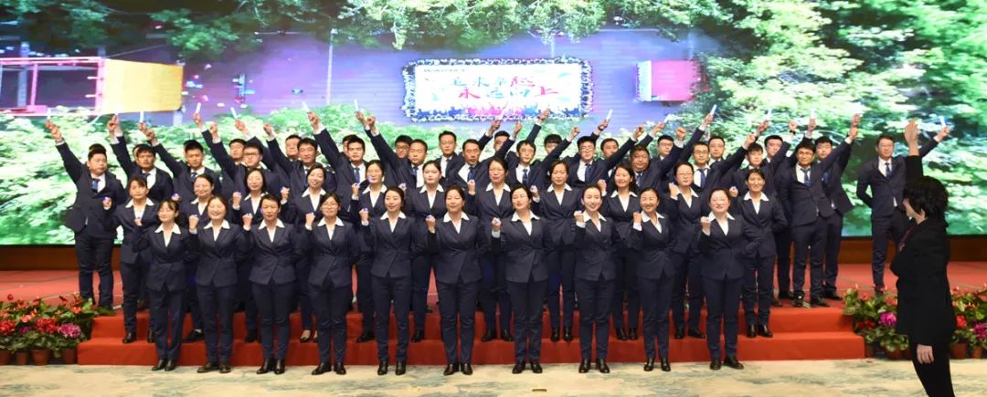 忘我拼搏，相信我們會(huì)創(chuàng)造奇跡！