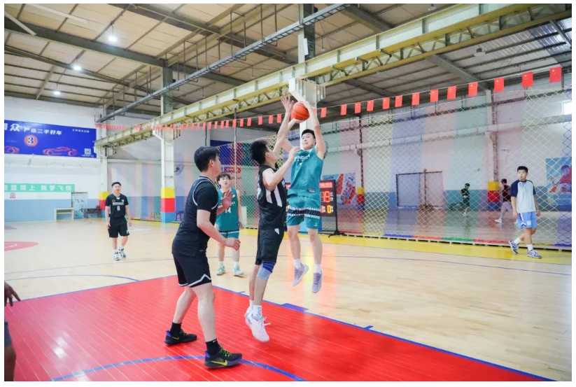 文達通股份“WIN籃球俱樂部”與青島西海岸新區(qū)中心醫(yī)院籃球隊友誼賽圓滿舉辦