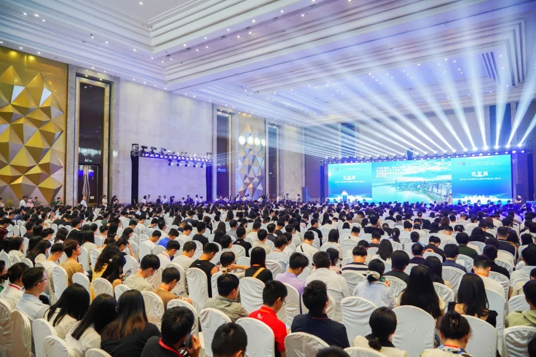 文達(dá)通AI無(wú)人清掃車(chē)亮相第十一屆“百所高校千名博士青島行”活動(dòng)