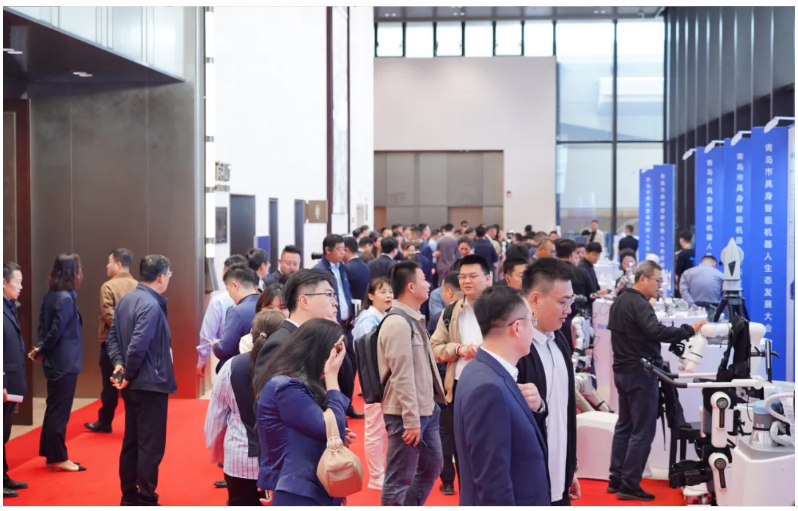 “機(jī)”聚新動能 “智”創(chuàng)新未來丨文達(dá)通無人清掃機(jī)器人亮相2025青島市具身智能機(jī)器人生態(tài)發(fā)展大會